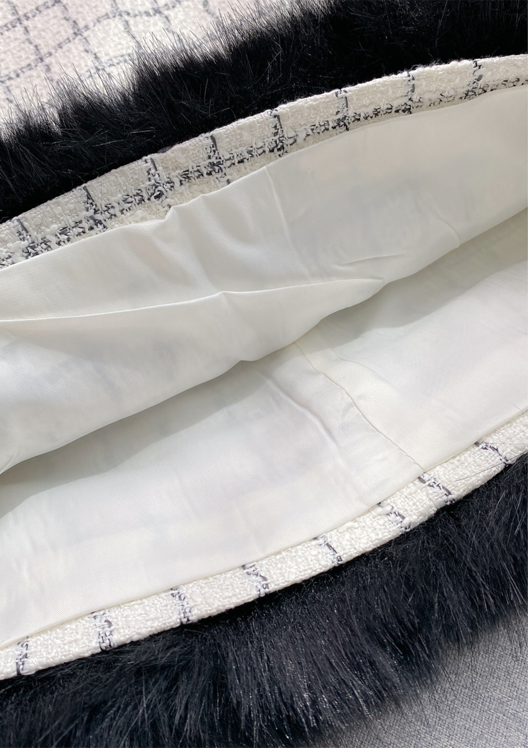 Noir Elegance  Chic Tweed Fur Trim Set